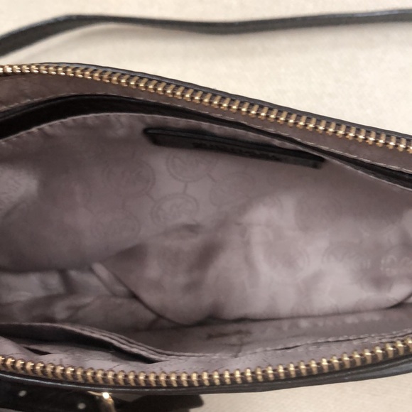 Michael Kors Gilmore crossbody bag - Picture 5 of 13